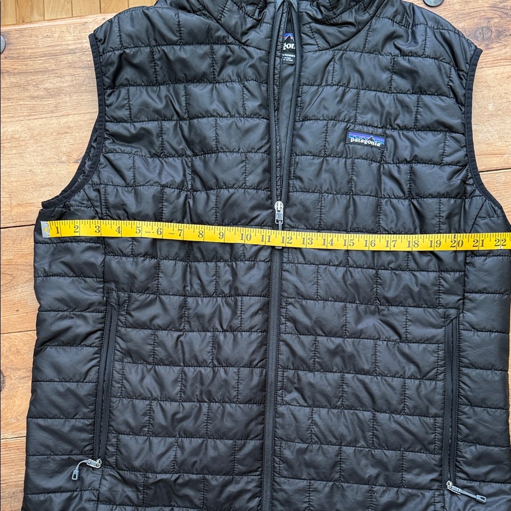 Patagonia Black Insulated Vest - Picture 7 of 7